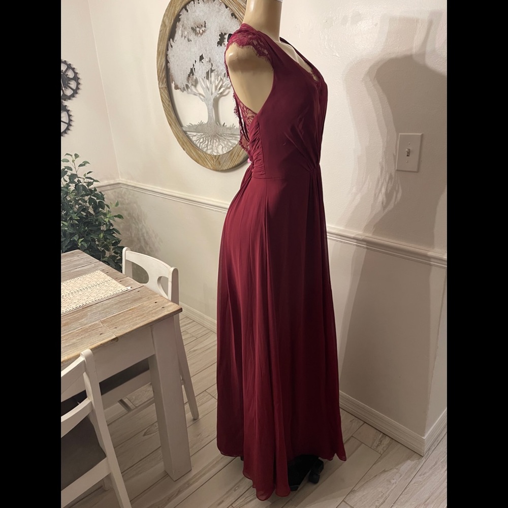 NWT Hayley Paige Occasions Lace & Chiffon Cap Sleeve Burgundy Gown